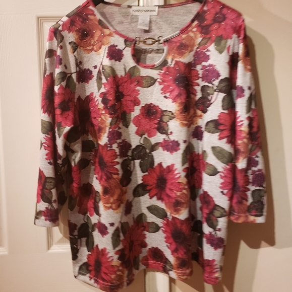 Women's Gray and Red Floral pull over Sweater - Picture 1 of 7